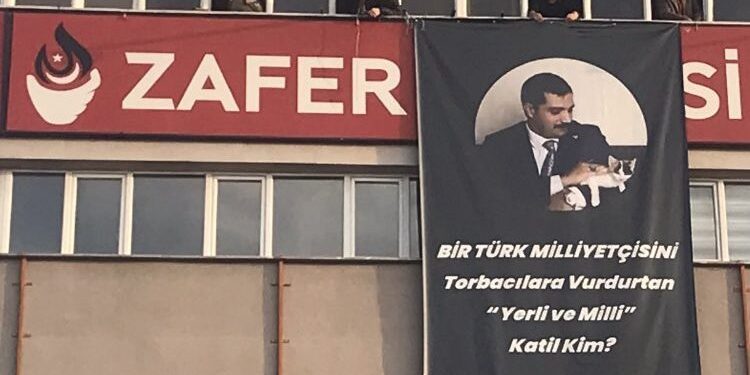 Zafer Partisi’nden ‘Sinan Ateş’ pankartı: ‘Yerli ve milli’ katil kim?
