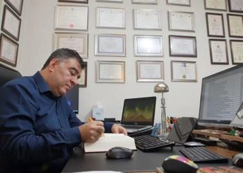 ‘Diplomaların efendisi’: 18 diploması var, iki bölümde daha okuyor