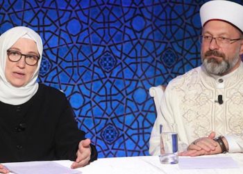 ‘Diyanet’in ‘hanımefendisi’ camide yumruk attı’ iddiası