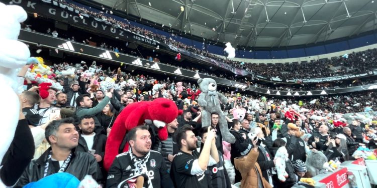 “Hükümet İstifa” Seslerinin Yükseldiği Futbol Tribünleri Toplumsal Tepkinin Yansıması mı?