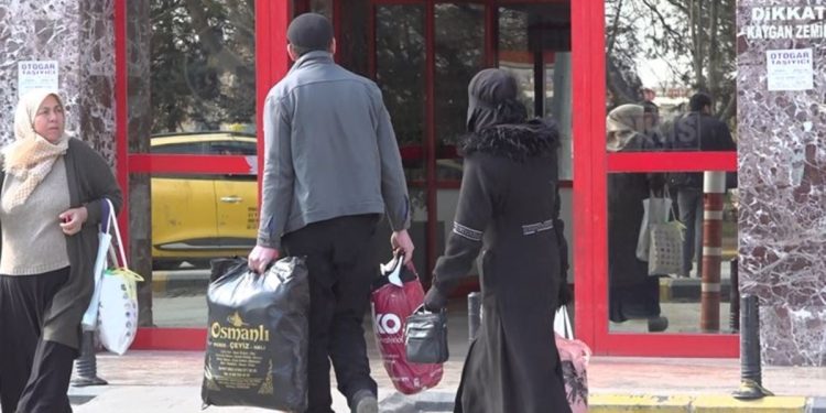 Depremzede Yabancılardan ‘Yol İzin Belgesi’ İstenmeyecek