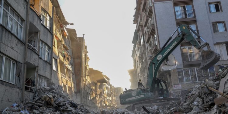 Hatay’ın Defne ve Samandağ İlçelerinde 6,4 ve 5,8 Büyüklüğünde İki Deprem