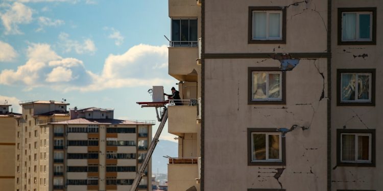 Hasarlı Binalara Giriş Yasağı