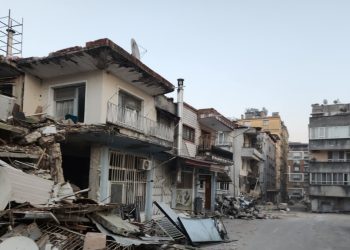 Yardım Gelmemesinden Şikayetçi Antakyalılar Göç Ediyor