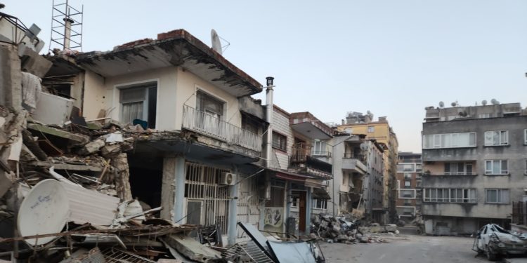 Yardım Gelmemesinden Şikayetçi Antakyalılar Göç Ediyor