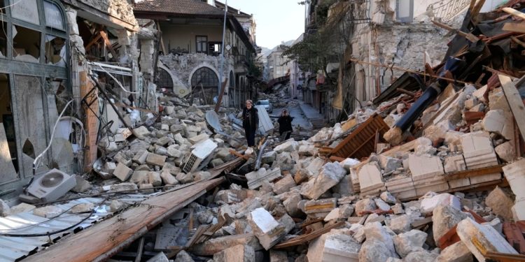 “Depremde 25 Gazeteci Hayatını Kaybetti”