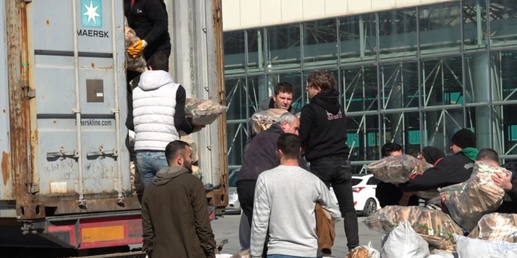 İzmir Depremzedeler İçin Dayanışmada