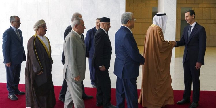 Arap ülkelerinden parlamenterler Suriye’de Beşar Esad’la görüştü