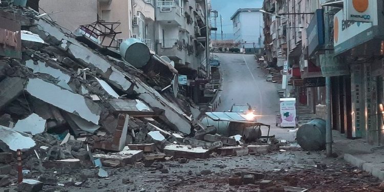 Hatay’da 6,4 büyüklüğünde deprem meydana geldi: 6 kişi hayatını kaybetti