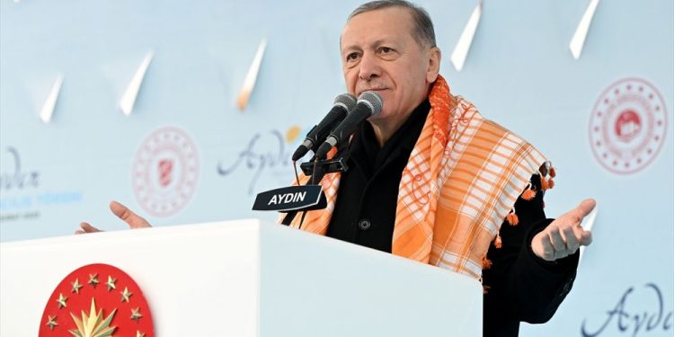 Erdoğan: 14 Mayıs’ta bunlara öyle çakalım ki bir daha bellerini doğrultamasınlar