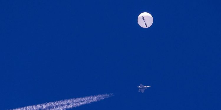 ABD, Çin’e ait ‘casus balonu’ savaş uçağıyla vurarak düşürdü; Pekin tepki gösterdi