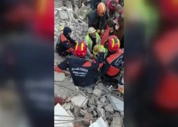 13 yaşındaki çocuk, depremin 228'inci saatinde kurtarıldı