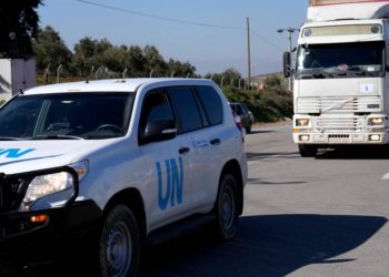 Suriye'ye insani yardım kamyonları geçti