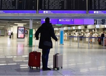 Almanya'da grev hava trafiğini durma noktasına getirdi