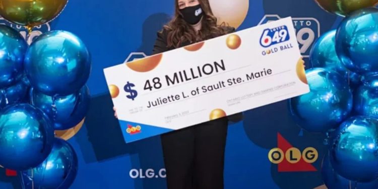 18 yaşında ilk oynadığı piyangoyla milyoner oldu