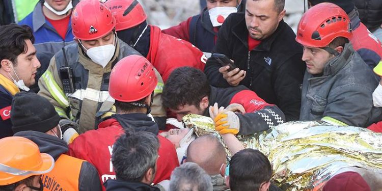 Kahramanmaraş merkezli 7.7 ve 7.6 büyüklüğündeki depremlerde yıkılan Hatay Akevler Mahallesi'nde 12 yaşındaki bir çocuk 182. saatte enkazdan sağ çıkarıldı.