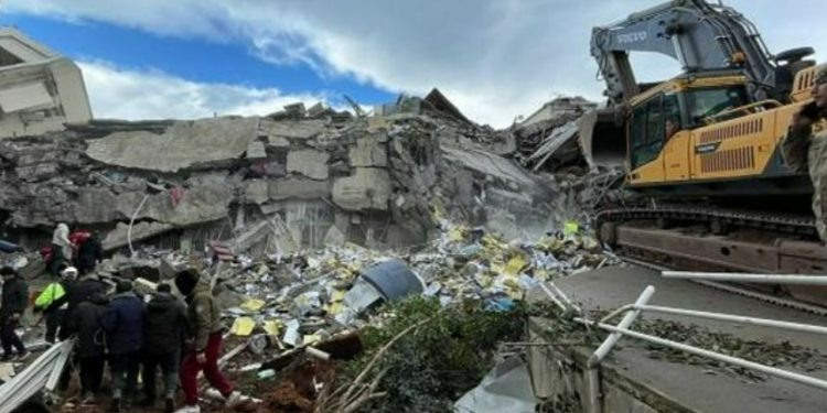 24 kişi 'depremlere ilişkin provokatif paylaşımlar' gerekçesiyle tutuklandı