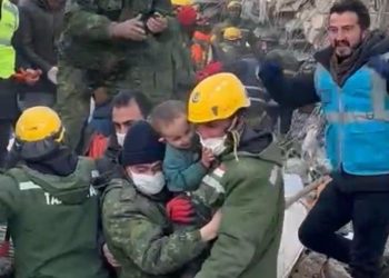 3 yaşındaki çocuk 158 saat sonra enkazdan sağ çıkarıldı