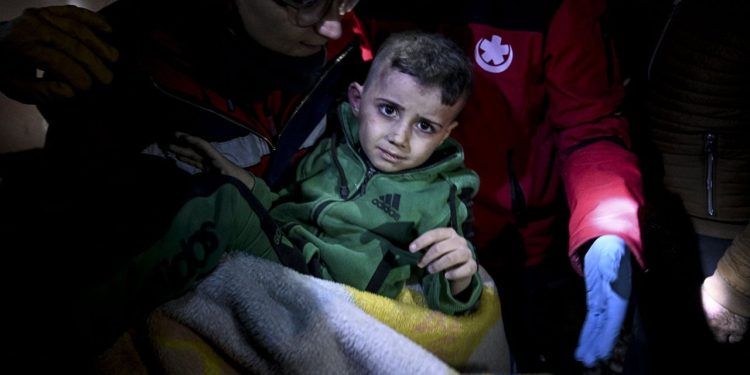 3,5 yaşındaki Muhammed 45 saat sonra kurtarıldı