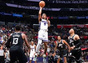 351 sayının atıldığı NBA tarihine geçen maçta Sacramento Kings güldü