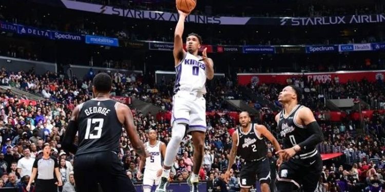 351 sayının atıldığı NBA tarihine geçen maçta Sacramento Kings güldü
