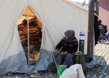 “Depremden Bir Hafta Sonra İnsani Kriz Tehdidi”