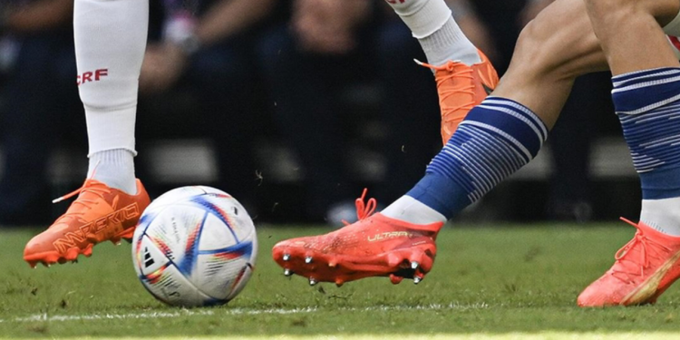 55 yaşındaki Japon futbolcu Portekiz yolcusu