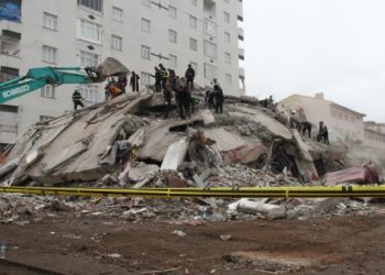 Eren: Medya insanlar can çekişirken iktidarı kolladı