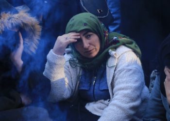 Amed’te bina enkazları kaldırılıyor