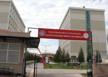 Yurttan atılan depremzede öğrenci: Lüks araçla gelip konaklayanlar var