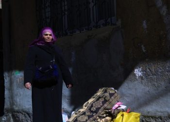 Depremzedeler hasar tespiti yapılamayan evlerine gönderiliyor