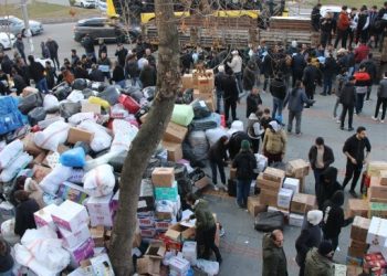 Çocuklar kumbarasını, yaşlılar aylığını bağışladı