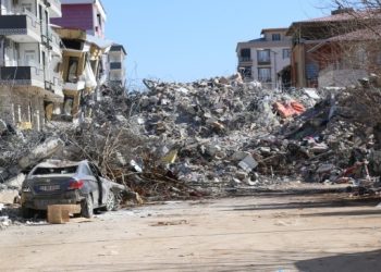 İslahiye’de kepçeler durdu: Deprem enkazı ihaleye verildi