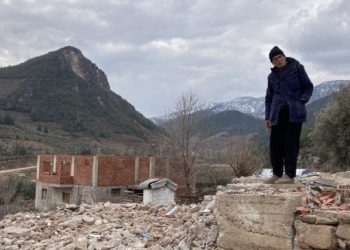 Komşuları kurtardı, konteyneri ailesi getirdi