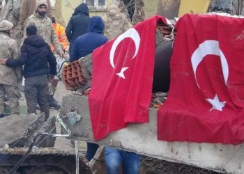 ‘Devlet deprem bölgesinde ırkçı yapıların önünü açtı’