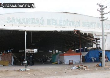 İlçenin yüzde 90’ı çadır bekliyor, gönderilenler dağıtılmıyor