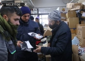 Biri kayyım atıyor, diğeri yardım istiyor!