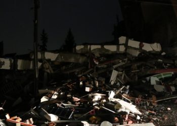 Semsûr’da insanlar enkaz altında: Arama kurtarma çalışmaları yok