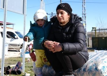 Babası kollarında can verdi: Depremin değil sistemin altında eziliyoruz