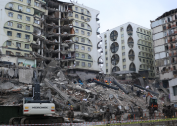 Çöken binada yer alan market iddiaları yalanladı