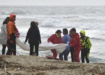 İtalya’da mülteci gemisi battı: En az 40 kişi yaşamını yitirdi