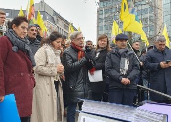 PKK için toplanan imzalar AK’ye sunuldu