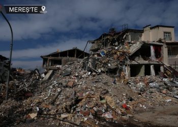 Boşalan ilçelerde tek çalışma enkaz kaldırma