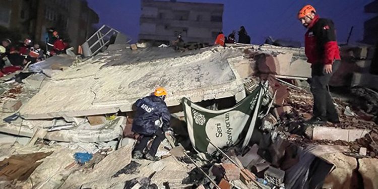 7.4’lük depremin ardından kritik karar: Valilerin görev yerleri değiştirildi!