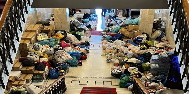 92 yaşındaki Niko Amca, son parasıyla Türkiye'ye yardım yaptı