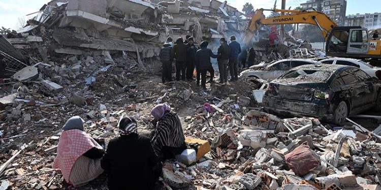 Avrupa Birliği Acil Durum ve Kurtarma Yönetimi (ECHO) Direktörü Hans Das, AB'nin krizle mücadele sistemlerinin tamamen Kahramanmaraş'ta pazartesi günü meydana gelen 7.7 ve 7.6 büyüklüğünde depremlerin ardından Türkiye ve Suriye'de yürütülen yardım çalışmalarına odaklandığını söyledi.