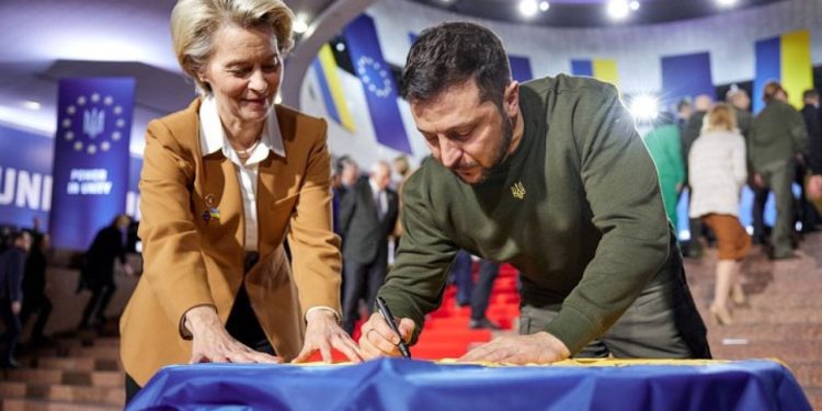 AB, Rusya'ya 10 milyar euroluk yeni yaptırım hazırlığında