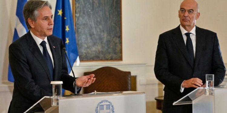 ABD Dışişleri Bakanı Antony Blinken, deprem bölgesini de ziyaret ettiği Türkiye’den sonra Yunanistan’da temaslarda bulundu. Blinken, Türkiye ve Yunanistan'a diyalog çağrısı yaptı.