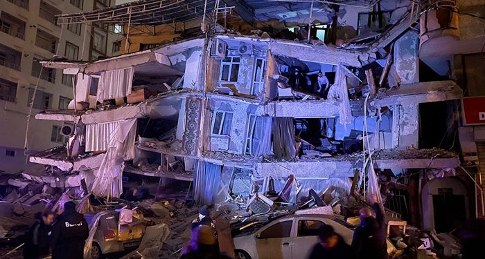 ABD Jeolojik Araştırma Kurumu’na göre depremin büyüklüğü 7,8