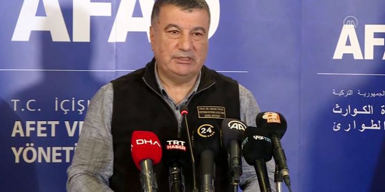 AFAD Genel Müdürü Orhan Tatar: Depremler birbirini tetikliyor, hasarlı binalardan uzak durun